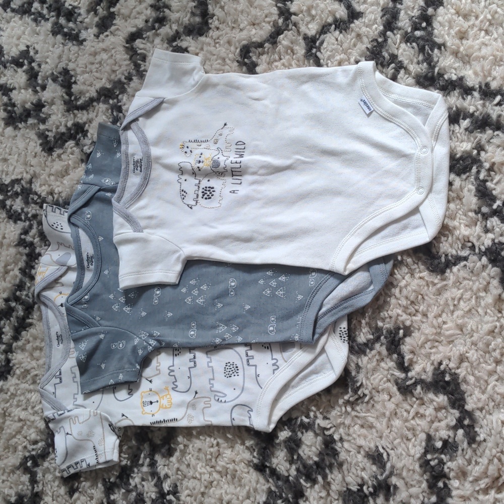 Gerber organic cotton 3-6 months elephant and jungle pattern onesie bundle